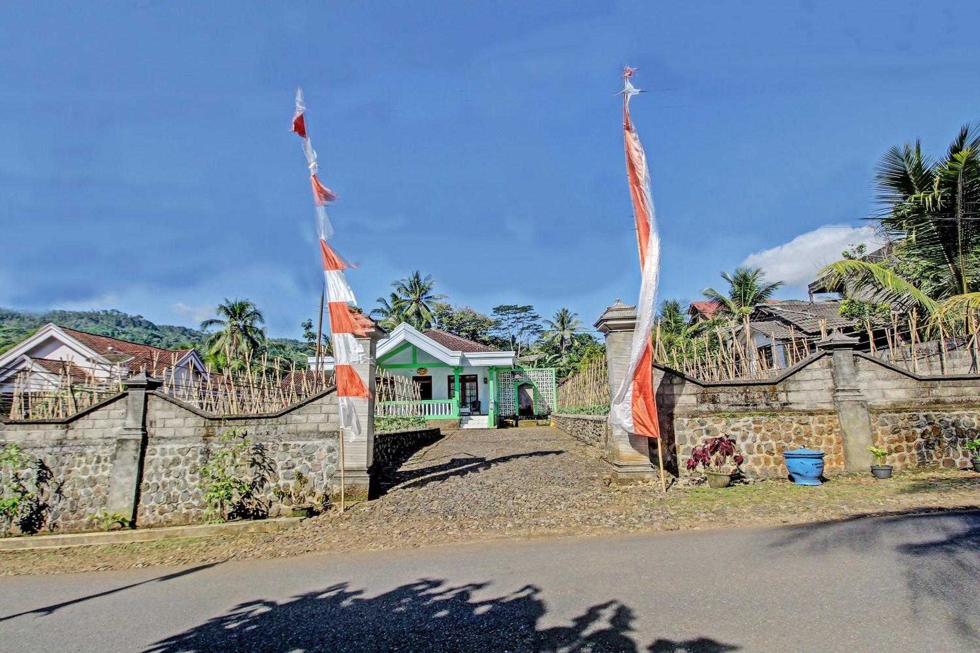 Spot On 91214 Desa Wisata Pandean Hotel Trenggalek Екстериор снимка